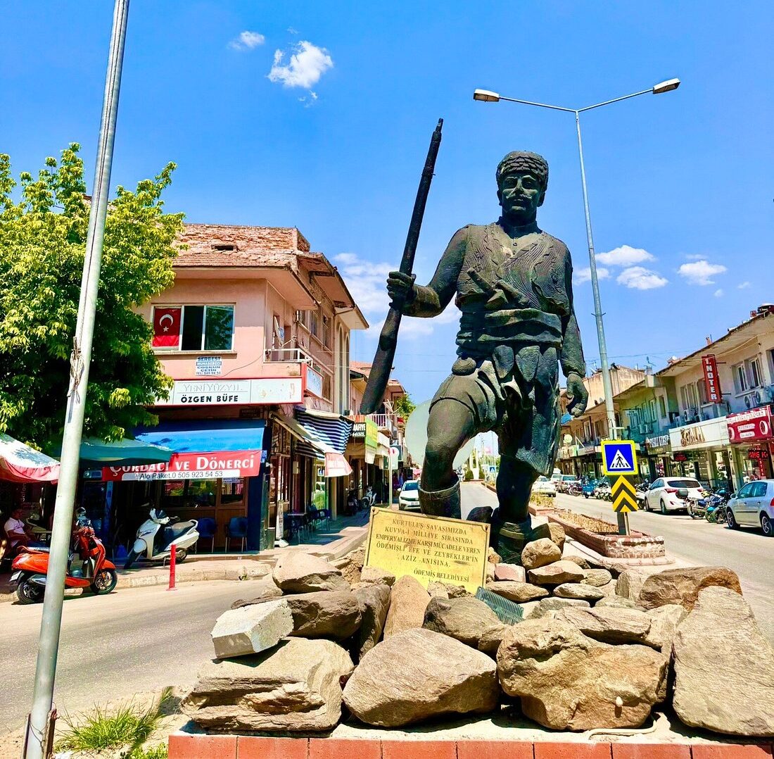 Ödemiş Efe Heykeli